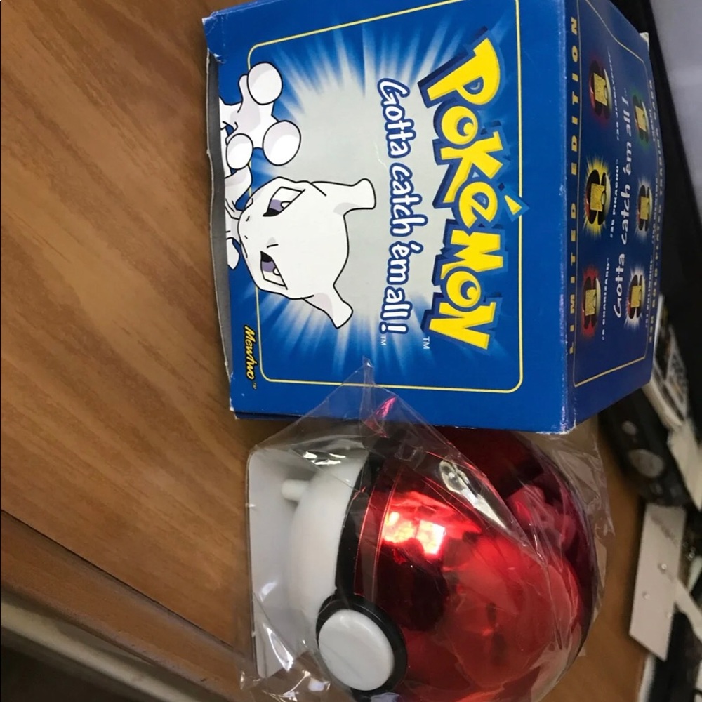 Pokémon 23 karat Gold Plated Mewtwo
